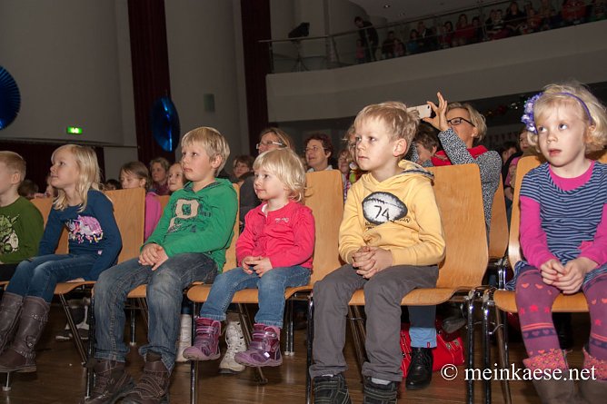 Neugierige Zuschauer (Foto: Sven Tetzel) Neugierige Zuschauer (Foto: Sven Tetzel)