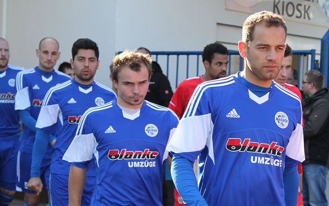 Die Mannschaft mit dem neuen Trikotsponsor (Foto: Bernd Peter) Die Mannschaft mit dem neuen Trikotsponsor (Foto: Bernd Peter)