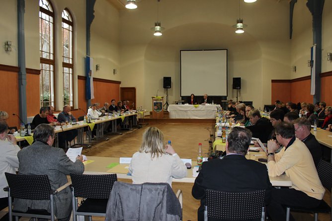 Kreistagssitzung eröffnet (Foto: Karl-Heinz Herrmann) Kreistagssitzung eröffnet (Foto: Karl-Heinz Herrmann)