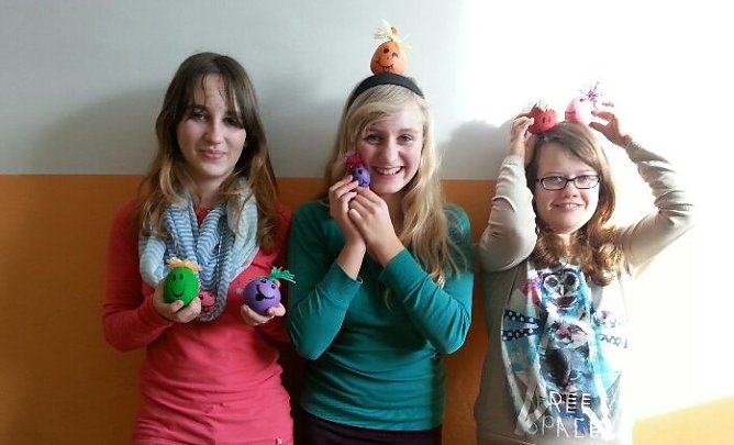 Arbeit mit Antistressb&auml;llen (Foto: JUH)