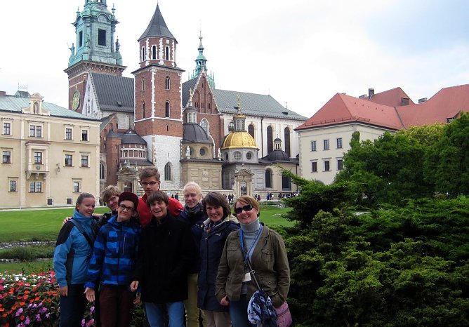 Gruppenfoto beim Wawel (Foto: privat)