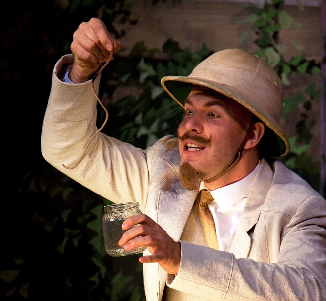Florian Kontschak als Prof. Würmchen in der Operette Der Vogelhändler (Foto: Anja Daniela Wagner) Florian Kontschak als Prof. Würmchen in der Operette Der Vogelhändler (Foto: Anja Daniela Wagner)