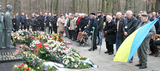 Gedenken (Foto: Gedenkstätte Mittelbau-Dora) Gedenken (Foto: Gedenkstätte Mittelbau-Dora)