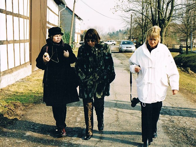 Sarah Kirsch in Limlingerode im Jahr 2003 (Foto: Archiv Kneffel)