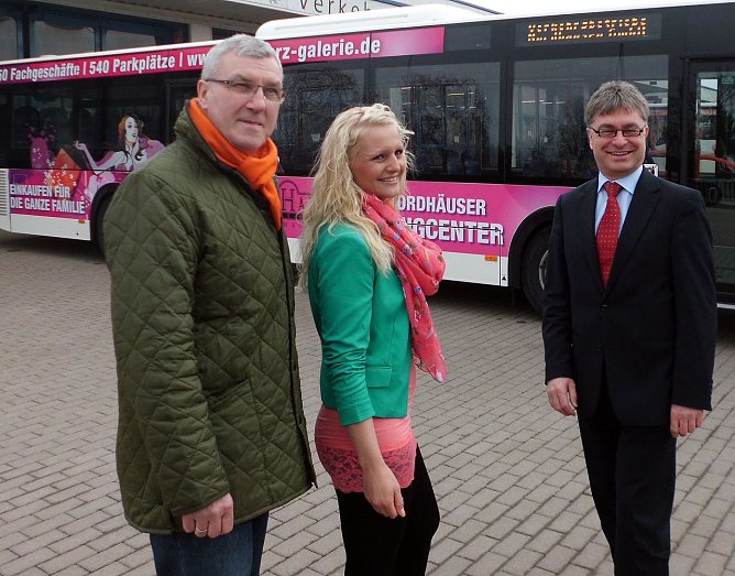 Übergeben (Foto: privat) Übergeben (Foto: privat)