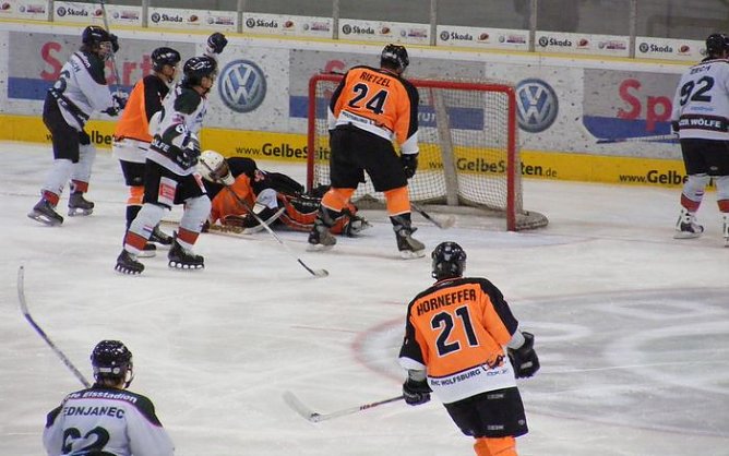 Das zweite Tor für die Wölfe (Foto: Koch) Das zweite Tor für die Wölfe (Foto: Koch)