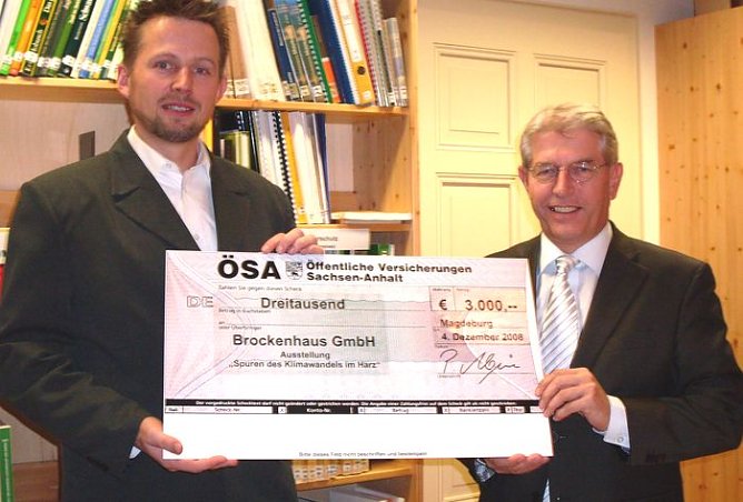 Übergeben (Foto: Knolle) Übergeben (Foto: Knolle)