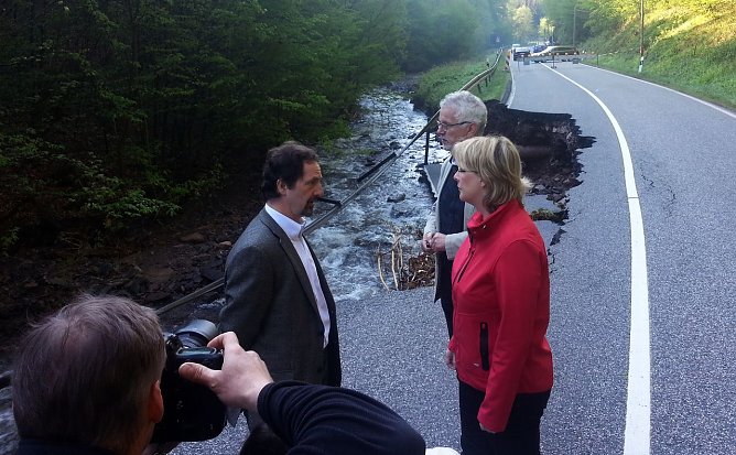 Besprechung vor Ort (Foto: nnz)