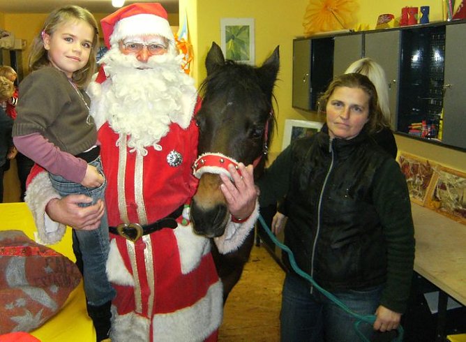 Nikolaus im Mehrgenerationenhaus (Foto: LIFT)