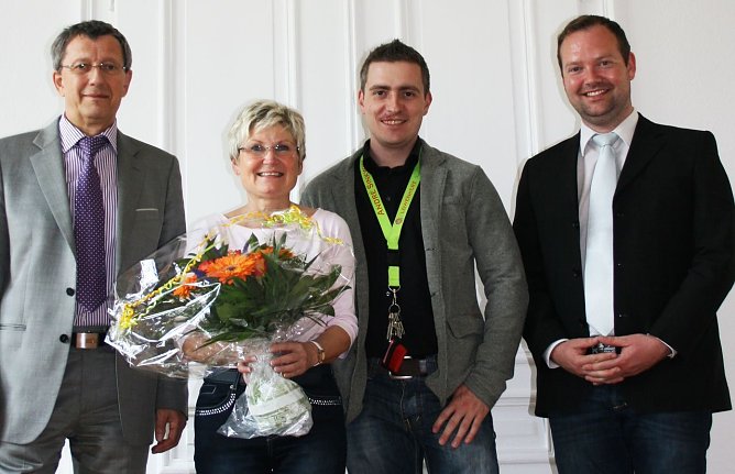 Übergeben (Foto: privat) Übergeben (Foto: privat)