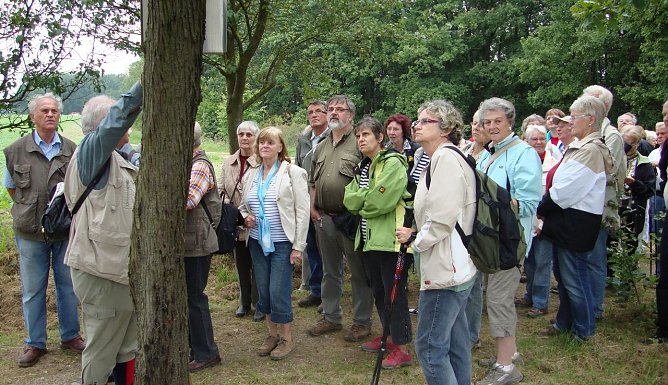 Gemeinsam wandern (Foto: SBZ)