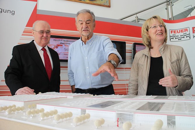 Wirtschaftsminister a.D., Gesellschafter Dieter Feuer, Staatssekret&auml;rin Inge Klaan (Foto: Angelo Glashagel)