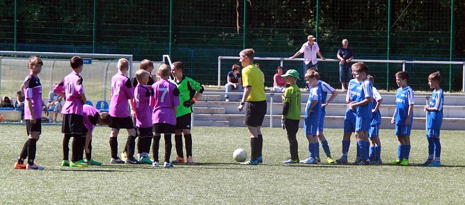 Spiel auf dem Kunstrasen (Foto: St. Friedrich)