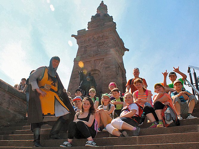 Kindererlebnistag am Kyffhäuser-Denkmal... (Foto: Stadt Bad Frankenhausen) Kindererlebnistag am Kyffhäuser-Denkmal... (Foto: Stadt Bad Frankenhausen)
