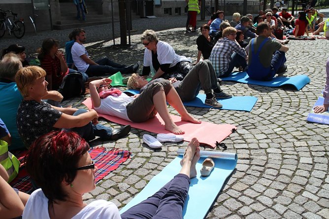 Flashmob "Pflege am Boden" (Foto: Angelo Glashagel)
