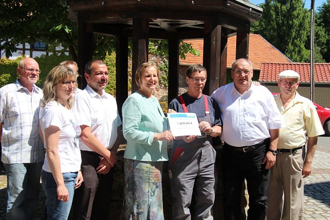 Lottomittelübergabe an den Verein Europadorf Auleben (Foto: Anja Sturm) Lottomittelübergabe an den Verein Europadorf Auleben (Foto: Anja Sturm)