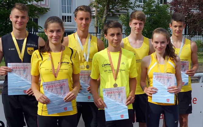 v.l. hinten Max Pauluhn, Christian Emmelmann, Max-Uwe Hundeshagen, Julius Kohler vorn Anne Peter, Tobias Emmelmann und Rebecca Ro&szlig;berg (Foto: Uwe Tittel)