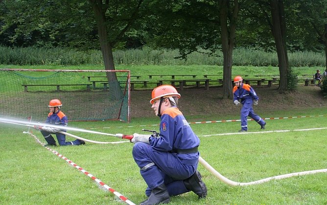 Wer löscht am schnellsten? (Foto: Jessica Pieper) Wer löscht am schnellsten? (Foto: Jessica Pieper)