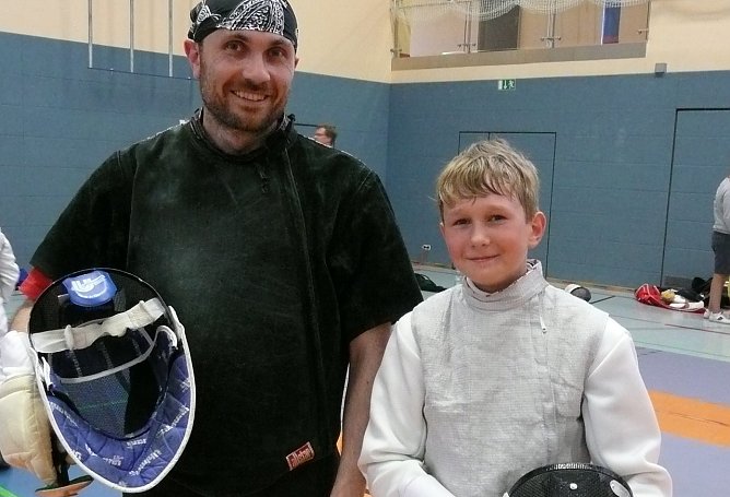 Teo mit Trainer (Foto: privat)