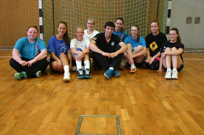 Weltmeister Struck besuchte die Nordh&auml;user Damen Handballer (Foto: Uwe Tittel)
