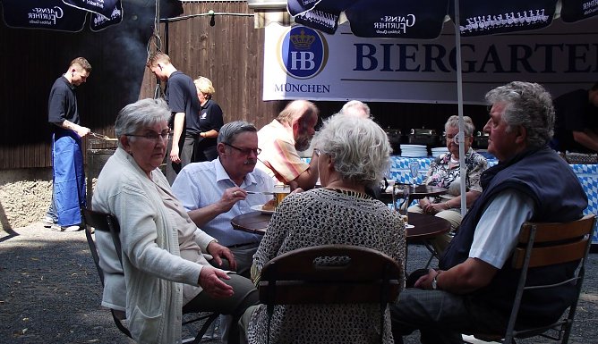 Neuer Start der Friedenseiche (Foto: Kurt Frank) Neuer Start der Friedenseiche (Foto: Kurt Frank)