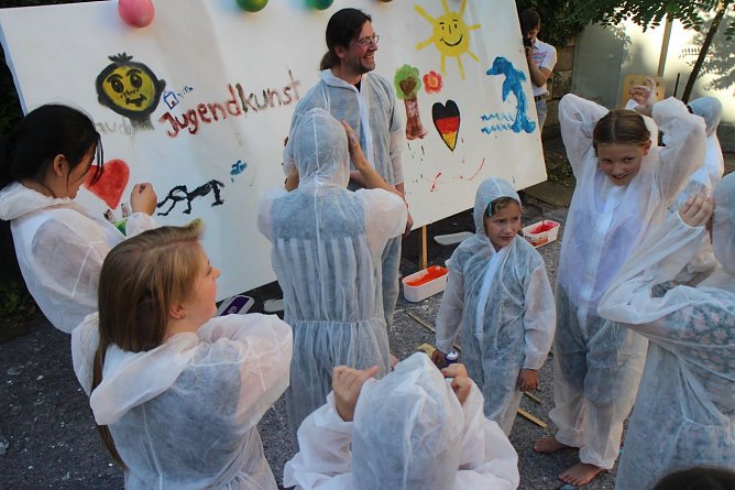 Thomas Kerwitz leitete das Actionpainting Experiment (Foto: Angelo Glashagel)