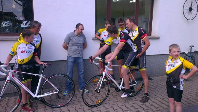 Kinderrennr&auml;der &uuml;bergeben (Foto: privat)