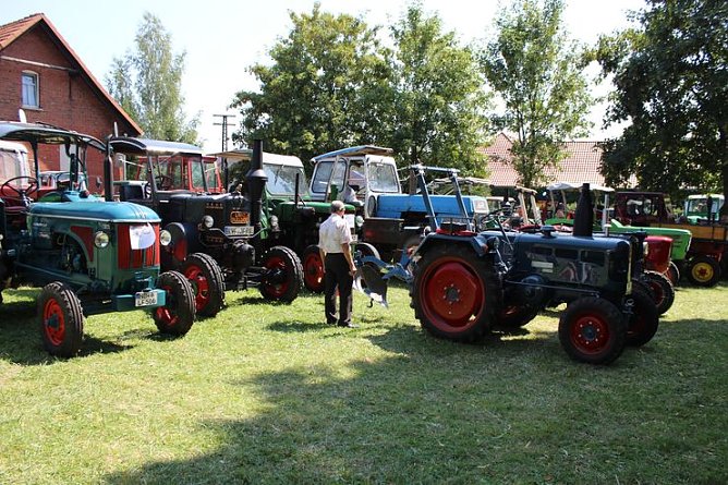 Traktoren &uuml;ber Traktoren... (Foto: Karl-Heinz Herrmann)