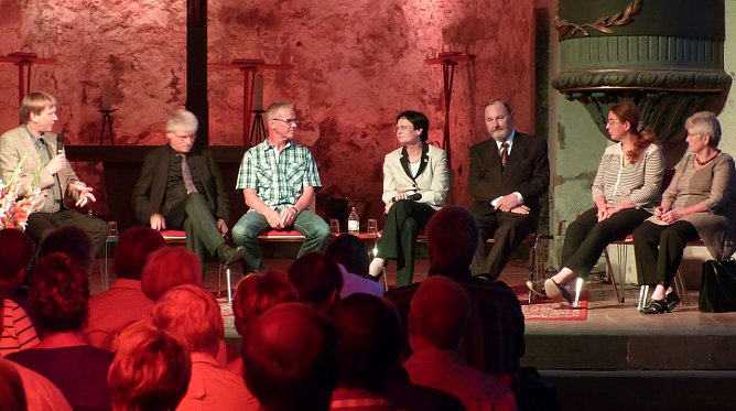 Diskussion im Podium (Foto: nnz)