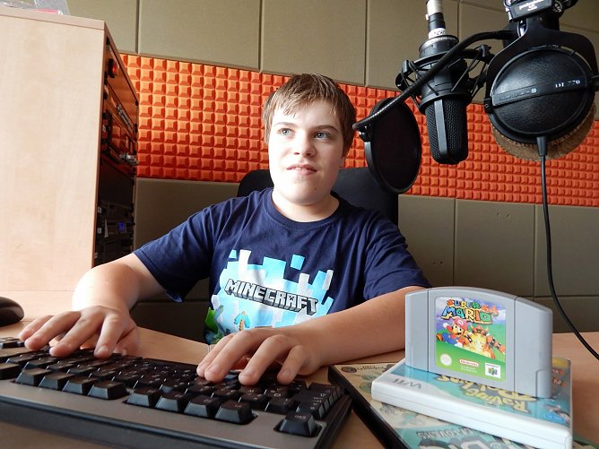 Domenic Eitelj&ouml;rge berichtet &uuml;ber die Geschichte der Konsolen (Foto: OKN)