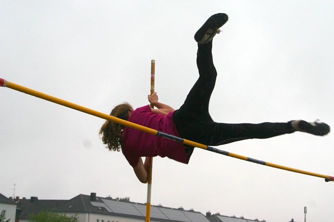 Stabhochsprung im Sommer (Foto: Uwe Tittel) Stabhochsprung im Sommer (Foto: Uwe Tittel)