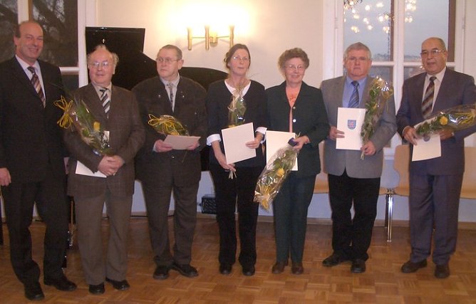 Ehrenbriefe &uuml;bergeben (Foto: Piper)