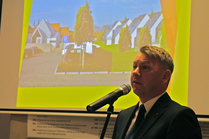 Geschäftsführer Oliver Wönnmann erläuterte die Pläne seiner Firma (Foto: Angelo Glashagel) Geschäftsführer Oliver Wönnmann erläuterte die Pläne seiner Firma (Foto: Angelo Glashagel)