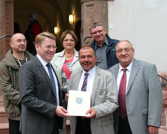 Bescheid &uuml;bergeben (Foto: privat)