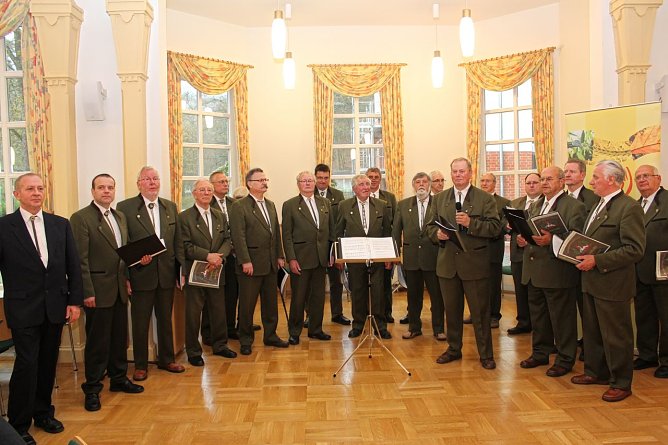 Der Neust&auml;dter M&auml;nnerchor (Foto: Matthias Sch&uuml;ler)