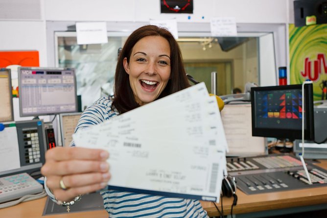 MDR JUMP Moderatorin Miriam Schittek verschenkt 3x2 Tickets f&uuml;r die  Radioparty JUMP AUF TOUR am 13. September in Nordhausen. (Foto: Marco Prosch MDR Jump)