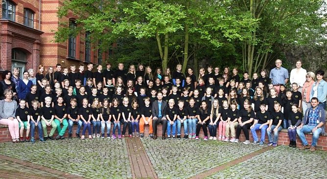 In Schulgemeinschaft aufgenommen (Foto: privat) In Schulgemeinschaft aufgenommen (Foto: privat)