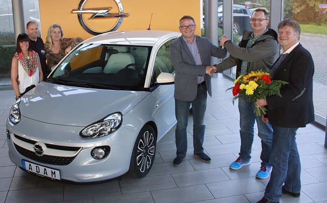 Schl&uuml;ssel &uuml;bergeben (Foto: AHP)