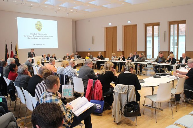 Die erste Stadtratssitzung im neuen Ratssaal (Foto: Angelo Glashagel)
