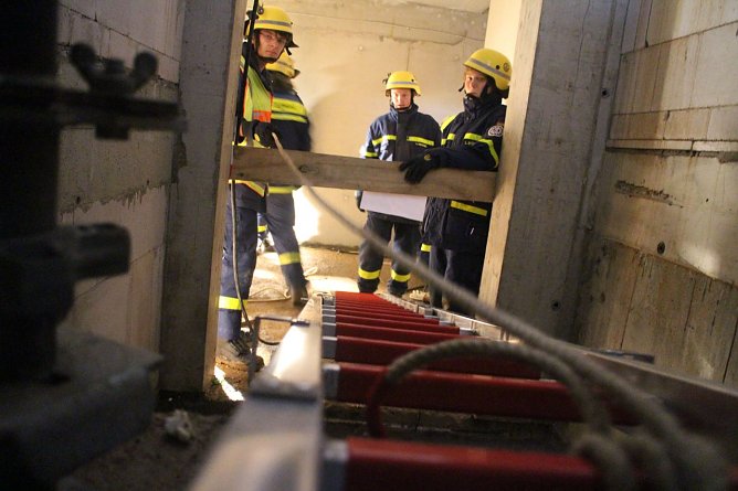 Zuerst muss der Fahrstuhlschacht überwunden werden (Foto: Angelo Glashagel) Zuerst muss der Fahrstuhlschacht überwunden werden (Foto: Angelo Glashagel)