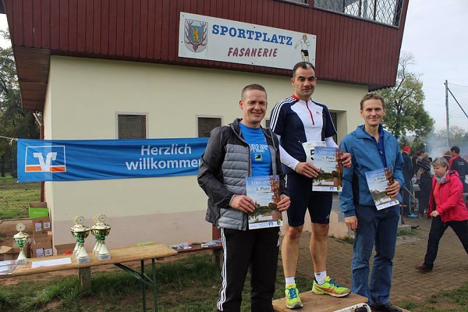 Stadtparklauf in Sondershausen (Foto: Karl-Heinz Herrmann) Stadtparklauf in Sondershausen (Foto: Karl-Heinz Herrmann)