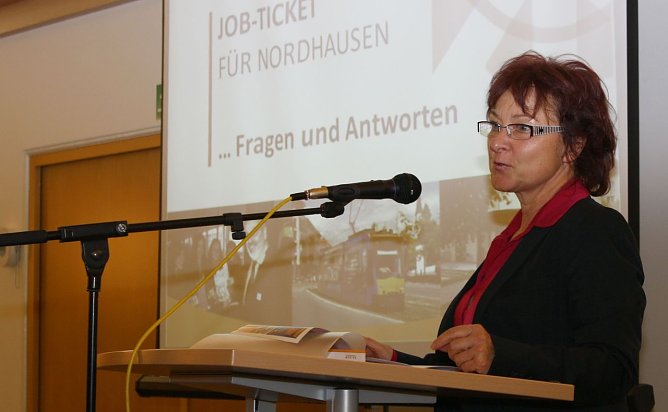 Gabriele Schuchardt bei Ihrem Vortrag (Foto: NUV)