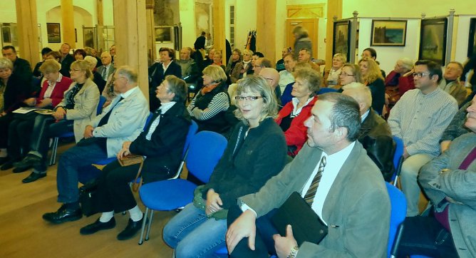 Ausstellung er&ouml;ffnet (Foto: Hans-Georg Backhaus)