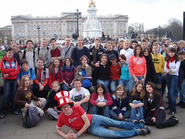 Gruppe in London vor Buckingham Palace (Foto: privat) Gruppe in London vor Buckingham Palace (Foto: privat)