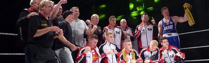 So sehen Sieger aus... 12:8 gewinnt der NSV seinen ersten Kampf (Foto: nnz) So sehen Sieger aus... 12:8 gewinnt der NSV seinen ersten Kampf (Foto: nnz)