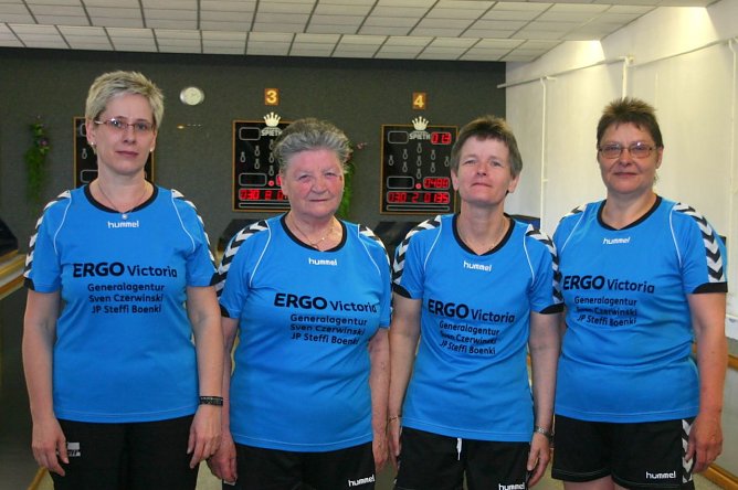 In Topform: die Salzaer Keglerinnen (Foto: Uwe Tittel) In Topform: die Salzaer Keglerinnen (Foto: Uwe Tittel)