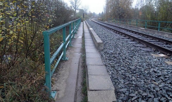 Gefahr neben den Gleisen (Foto: Bundespolizei) Gefahr neben den Gleisen (Foto: Bundespolizei)