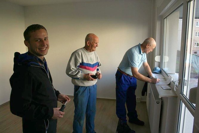 Wohnung &uuml;bergeben (Foto: WBG)