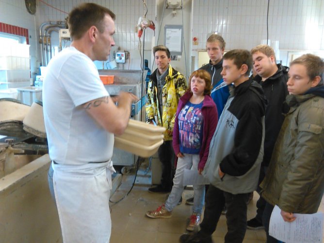 Die Sch&uuml;ler der 8. Klasse der Albert-Schweitzer-Schule Bleicherode besuchten die B&auml;ckerei Meyer (Foto: Albert-Schweitzer.Schule Bleicherode)