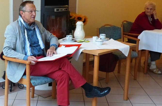 Dr. Wolfgang R. Pientka liest im Asternhof in Ellrich (Foto: privat) Dr. Wolfgang R. Pientka liest im Asternhof in Ellrich (Foto: privat)